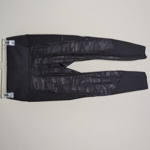 NWOT GapFit Sculpt Revolution Black Camo Size Small Petite